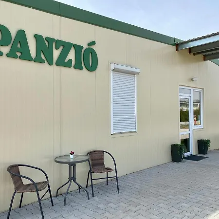 Vecsesi Rendezvenykoezpont Es Panzio Bed & Breakfast *