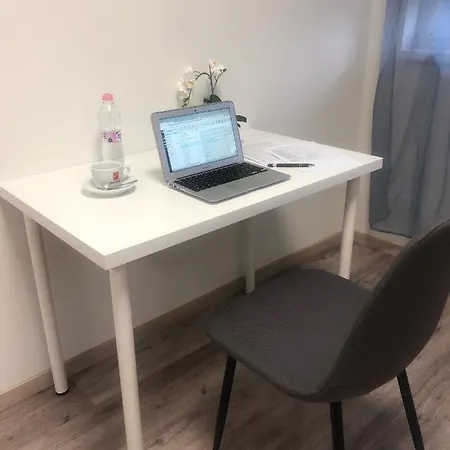 Vecsesi Rendezvenykoezpont Es Panzio 3* Vecsés