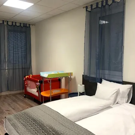 Nocleg ze śniadaniem Vecsesi Rendezvenykoezpont Es Panzio 3*