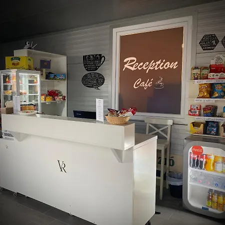 Vecsesi Rendezvenykoezpont Es Panzio
