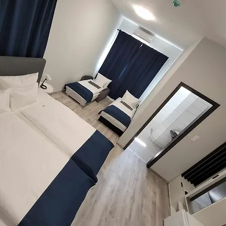 Vecsesi Rendezvenykoezpont Es Panzio B&B 3*