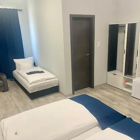 Vecsesi Rendezvenykoezpont Es Panzio B&B