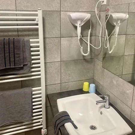 Vecsesi Rendezvenykoezpont Es Panzio 3*