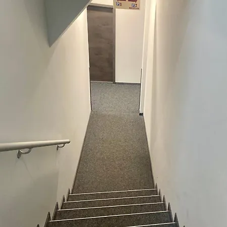 Vecsesi Rendezvenykoezpont Es Panzio B&B 3*