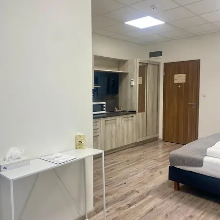 Vecsesi Rendezvenykoezpont Es Panzio Nocleg ze śniadaniem 3*