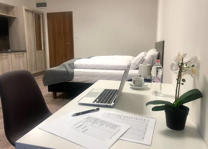 Nocleg ze śniadaniem Vecsesi Rendezvenykoezpont Es Panzio