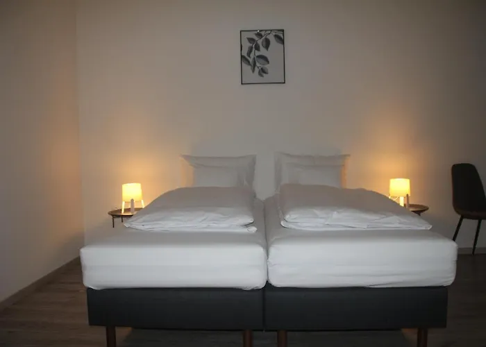 Vecsesi Rendezvenykoezpont Es Panzio Nocleg ze śniadaniem