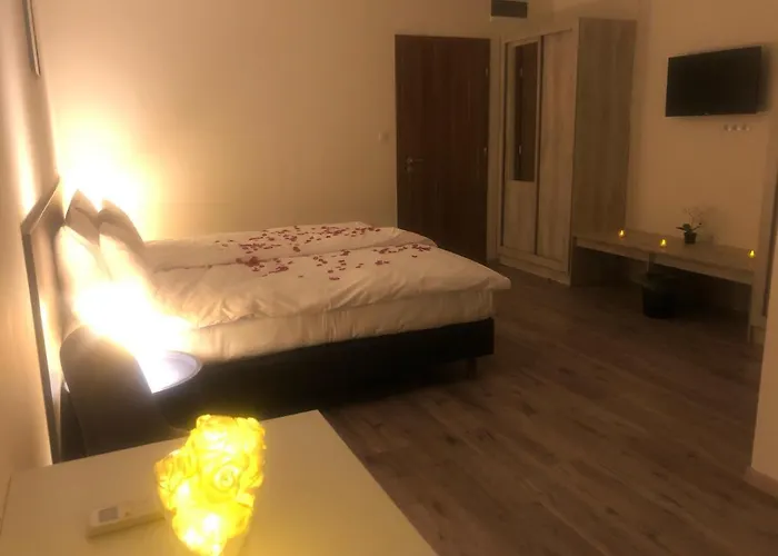 Vecsesi Rendezvenykoezpont Es Panzio