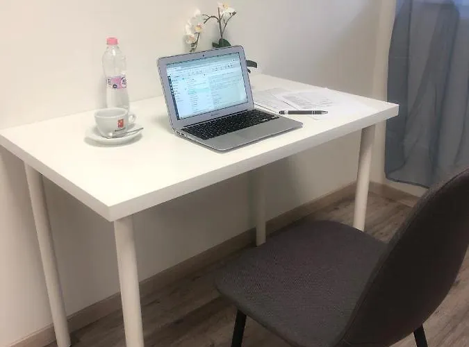 Vecsesi Rendezvenykoezpont Es Panzio 3* וסס