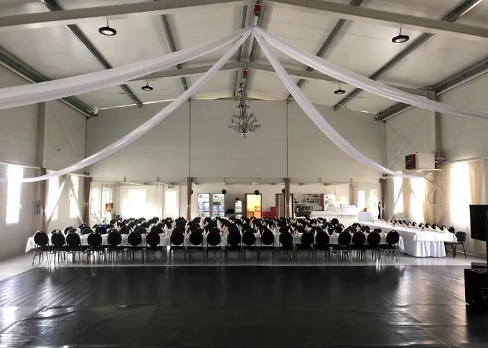 Nocleg ze śniadaniem Vecsesi Rendezvenykoezpont Es Panzio