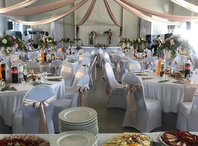 Vecsesi Rendezvenykoezpont Es Panzio