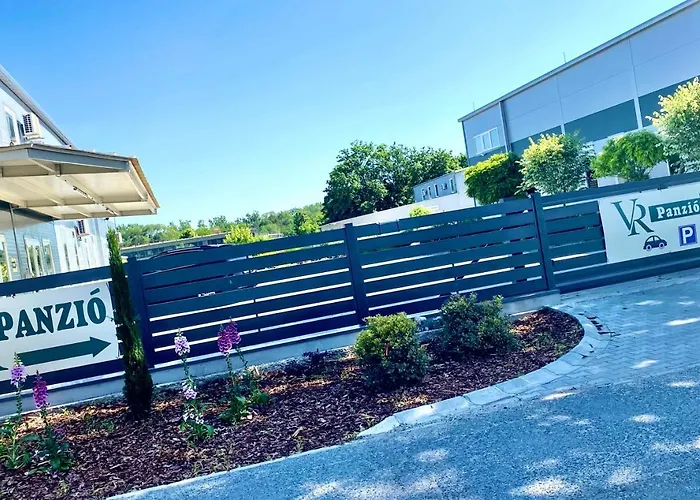 Vecsesi Rendezvenykoezpont Es Panzio Nocleg ze śniadaniem