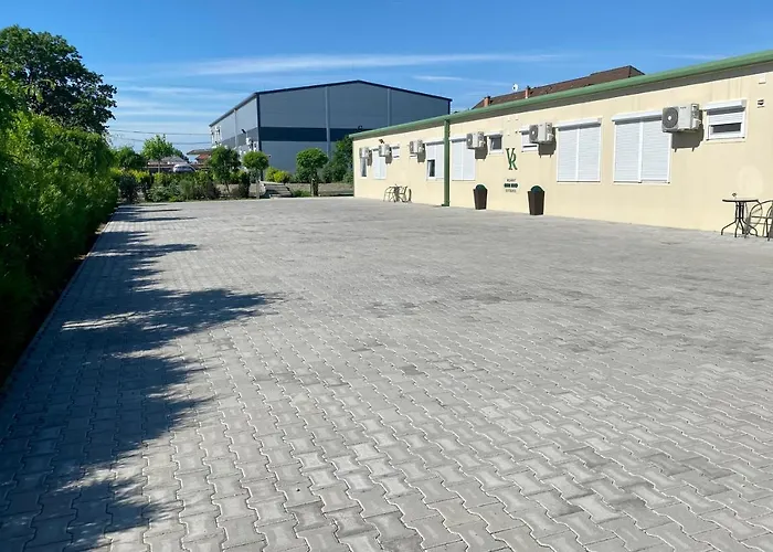 Vecsesi Rendezvenykoezpont Es Panzio Nocleg ze śniadaniem