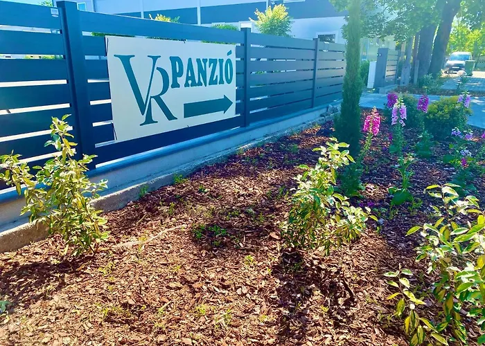 Vecsesi Rendezvenykoezpont Es Panzio 3* וסס