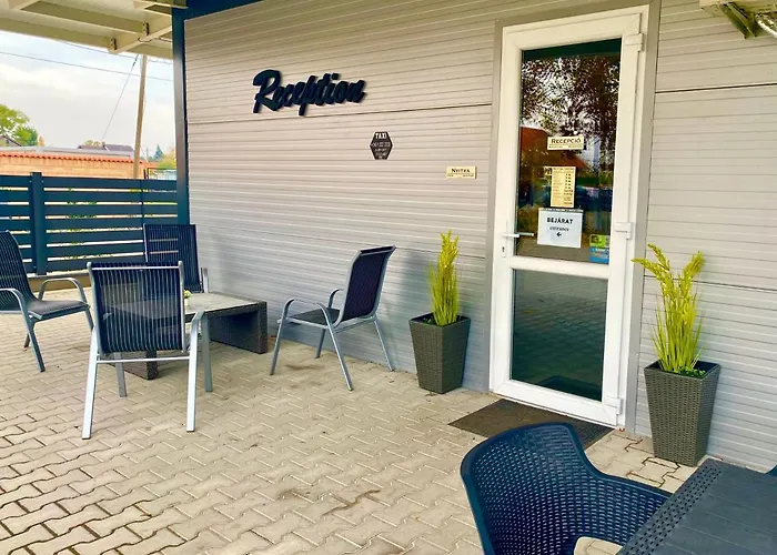 Vecsesi Rendezvenykoezpont Es Panzio Vecsés