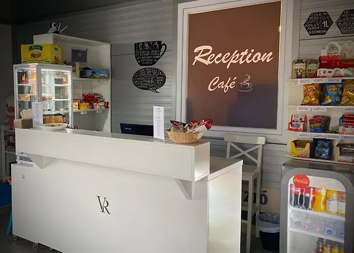 Vecsesi Rendezvenykoezpont Es Panzio