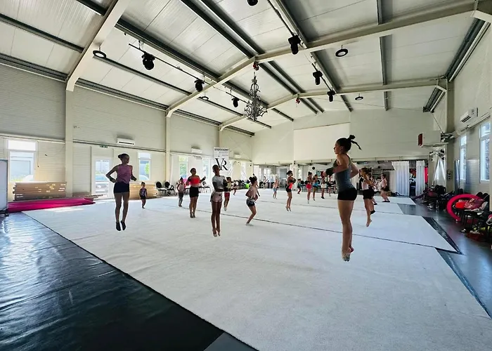 Vecsesi Rendezvenykoezpont Es Panzio