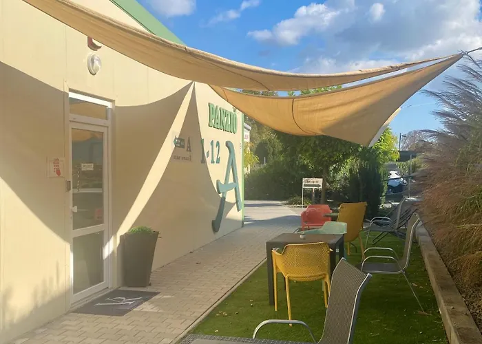 Vecsesi Rendezvenykoezpont Es Panzio