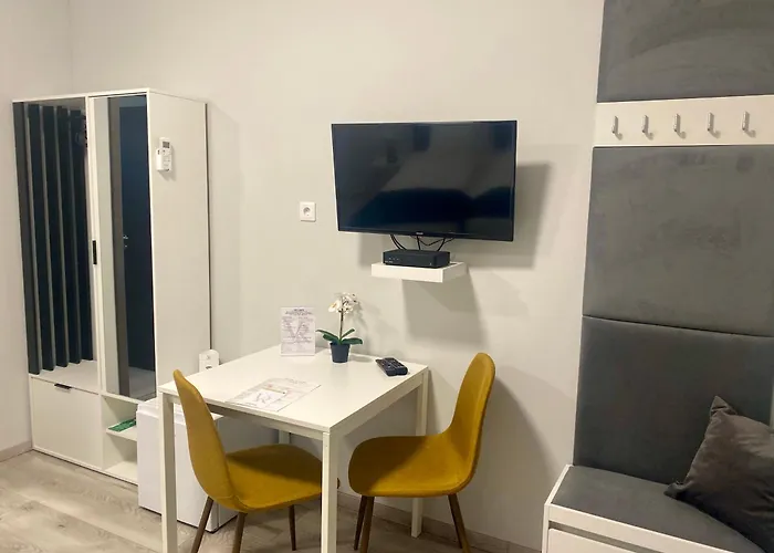 Vecsesi Rendezvenykoezpont Es Panzio Nocleg ze śniadaniem