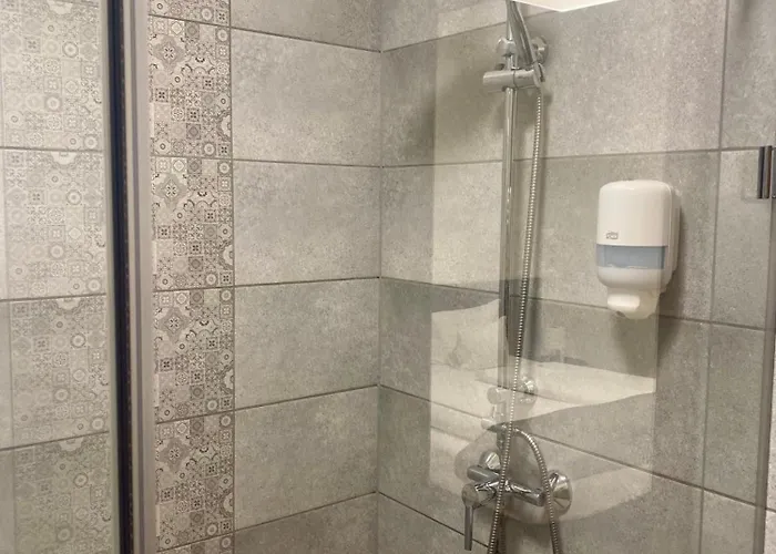 Nocleg ze śniadaniem Vecsesi Rendezvenykoezpont Es Panzio