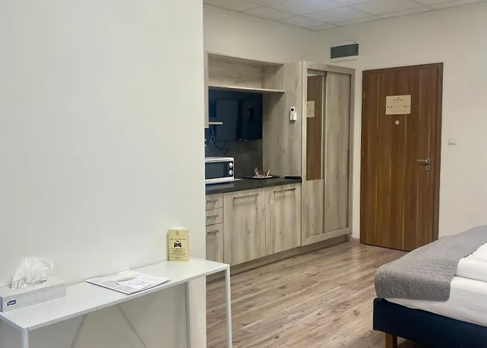 Vecsesi Rendezvenykoezpont Es Panzio Nocleg ze śniadaniem 3*