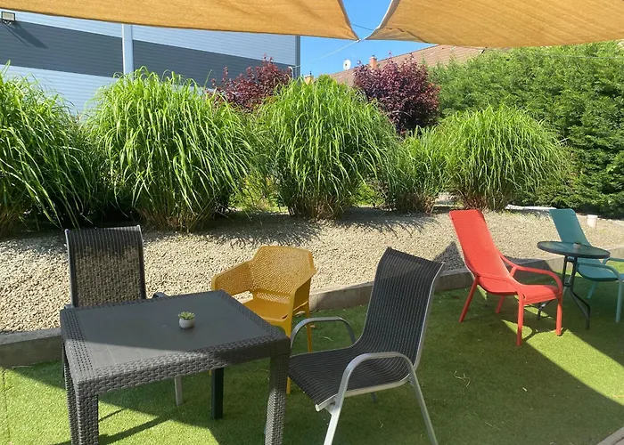 Vecsesi Rendezvenykoezpont Es Panzio Nocleg ze śniadaniem